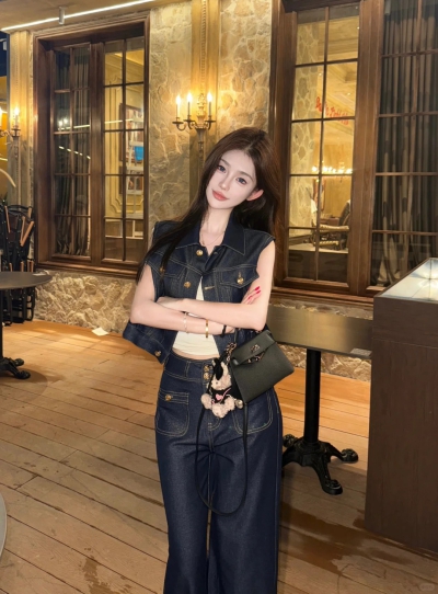 dongguan streetwear factory, dongguan streetwear supplier  men jeans men coat men down coat women jeans cargo pants casual pants t shirt washed t shirt cropped t shirt polo shirt hoodie jogger women jogger jacket rush guard baseball jacket men shirt men vest casual shirt hawaii shirt