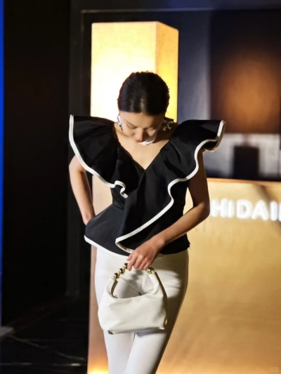 dongguan womenwear factory, dongguan womenwear supplier  ootd silk blouse silk pants silk top silk t shirt blouse women suits women shorts women coat women overcoat women pants women down coat women top women vest women silk slip women suspender women t shirt shape wear underwear women bra