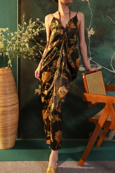 dongguan womenwear factory, dongguan womenwear supplier  ootd silk blouse silk pants silk top silk t shirt blouse women suits women shorts women coat women overcoat women pants women down coat women top women vest women silk slip women suspender women t shirt shape wear underwear women bra