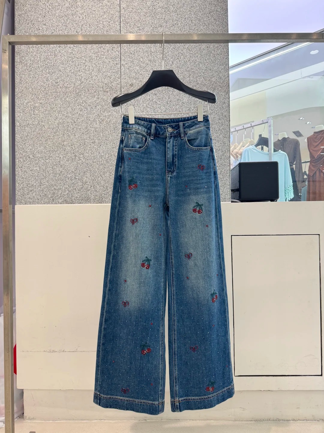 dongguan streetwear factory, dongguan streetwear  women jeans  supplier